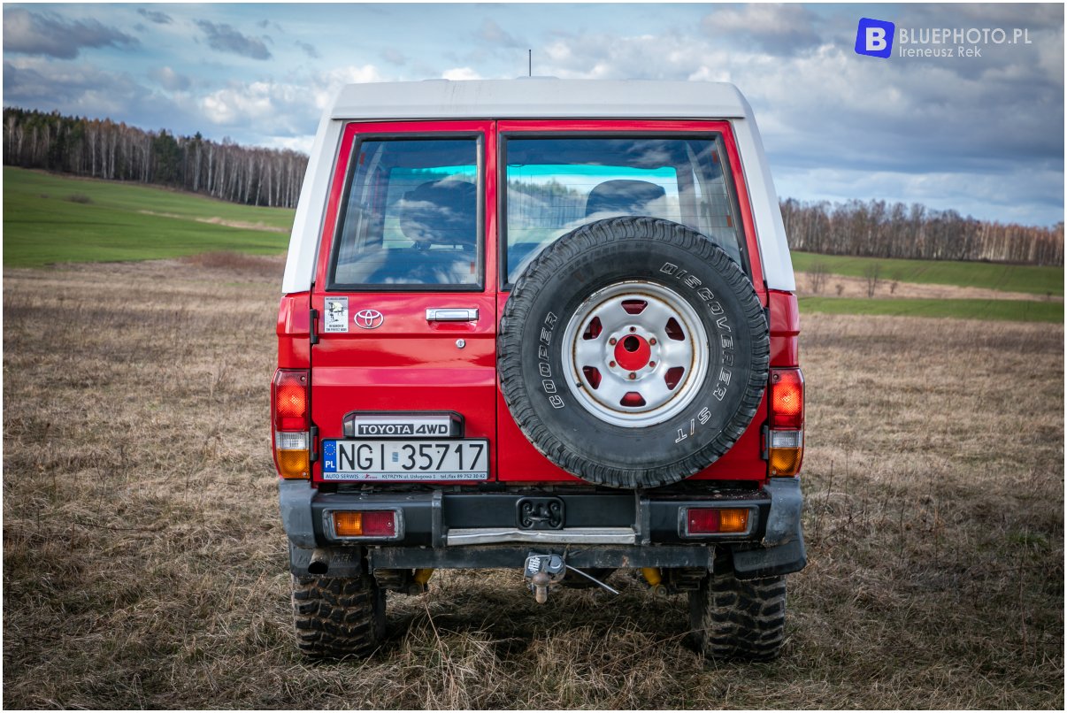 Toyota Land Cruiser HZJ73 tył