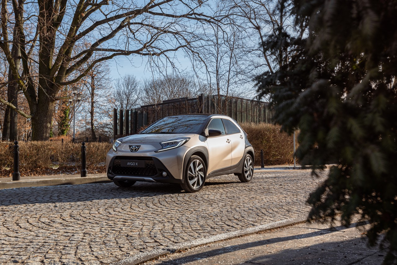 Landcruiser PL Aygo X Yaris Cross C HR 03