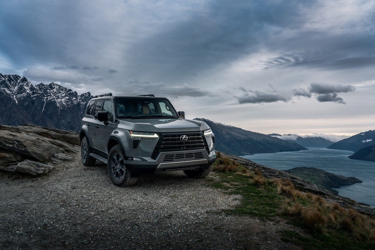 lexusgxovertrail titaniumgray front 34 b