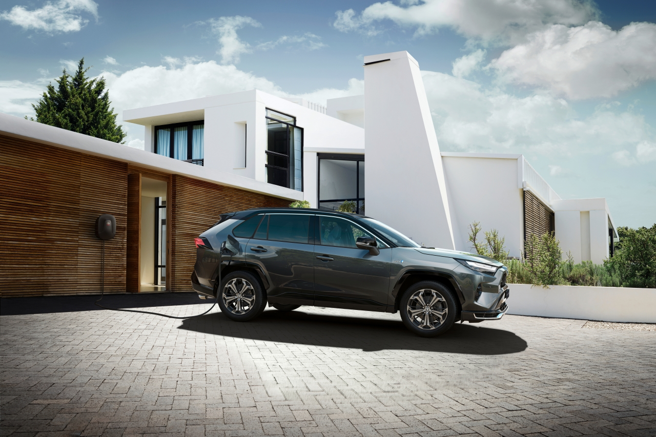 Landcruiser pl RAV4 Hybrid plug in 02