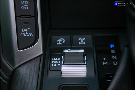 LC300_2022.04____2V6A2380